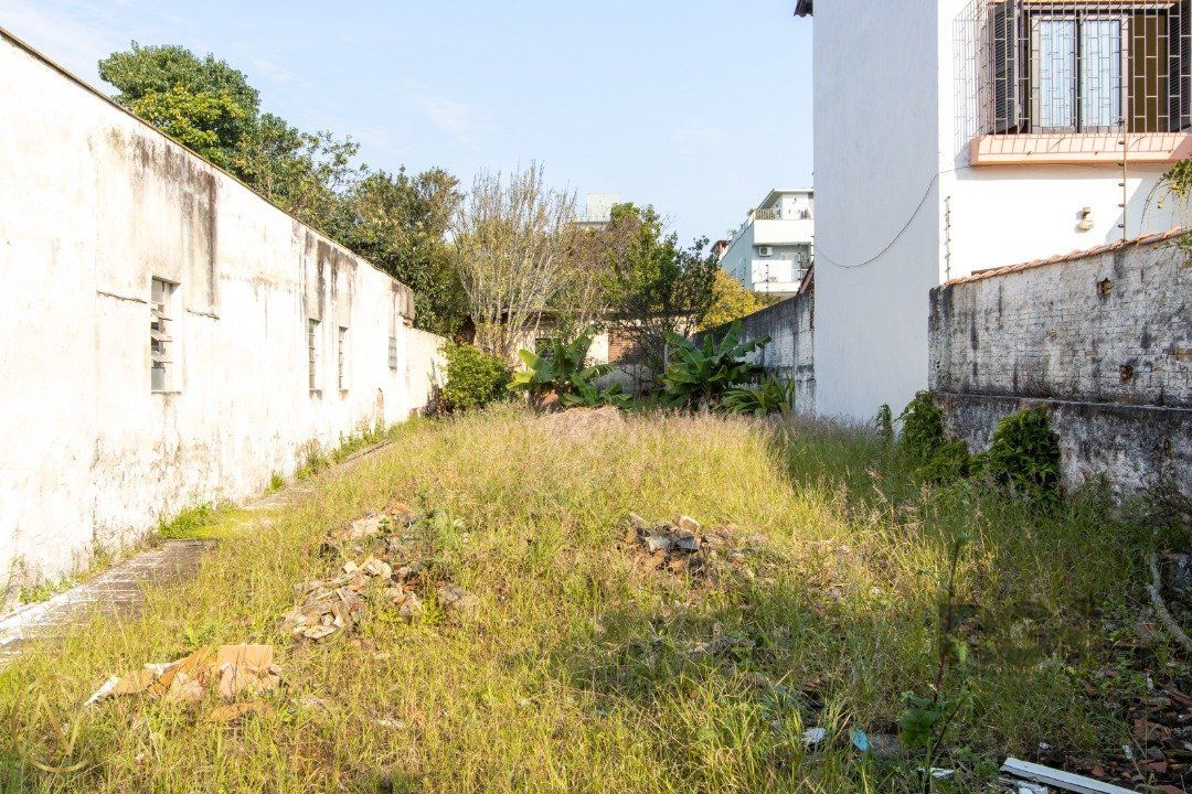 Terreno à venda  com 325m², Rua Tamandaré no bairro Camaquã em Porto Alegre