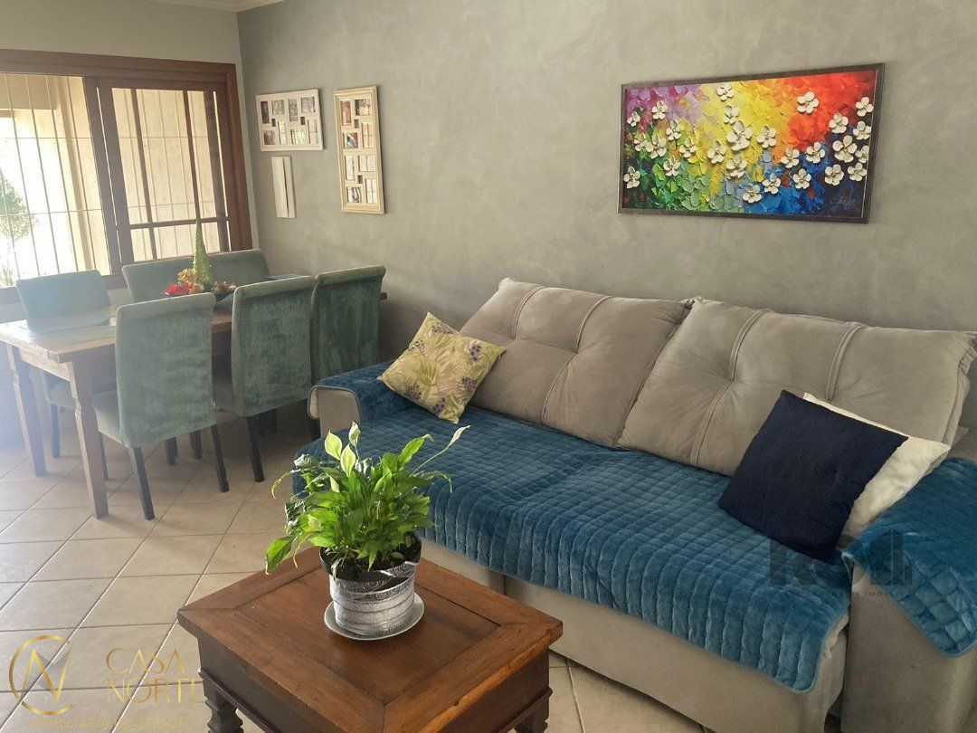 Casa à venda com 2 quartos, 148m², 1 suíte, 2 vagas, Rua James Bocacio no bairro Hípica em Porto Alegre