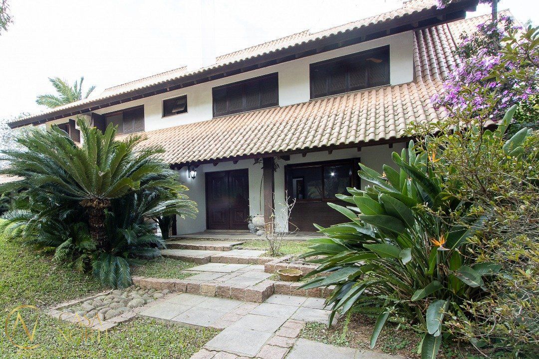Casa de Condomínio à venda com 6 quartos, 702m², 2 suítes, 6 vagas, Avenida da Cavalhada no bairro Cavalhada em Porto Alegre