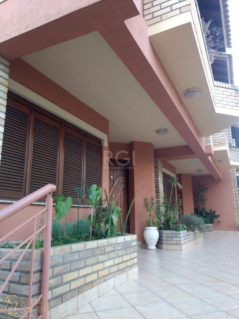 Casa de Condomínio à venda com 3 quartos, 245m², 1 suíte, 3 vagas, Rua Padre João Batista Reus no bairro Vila Conceição em Porto Alegre