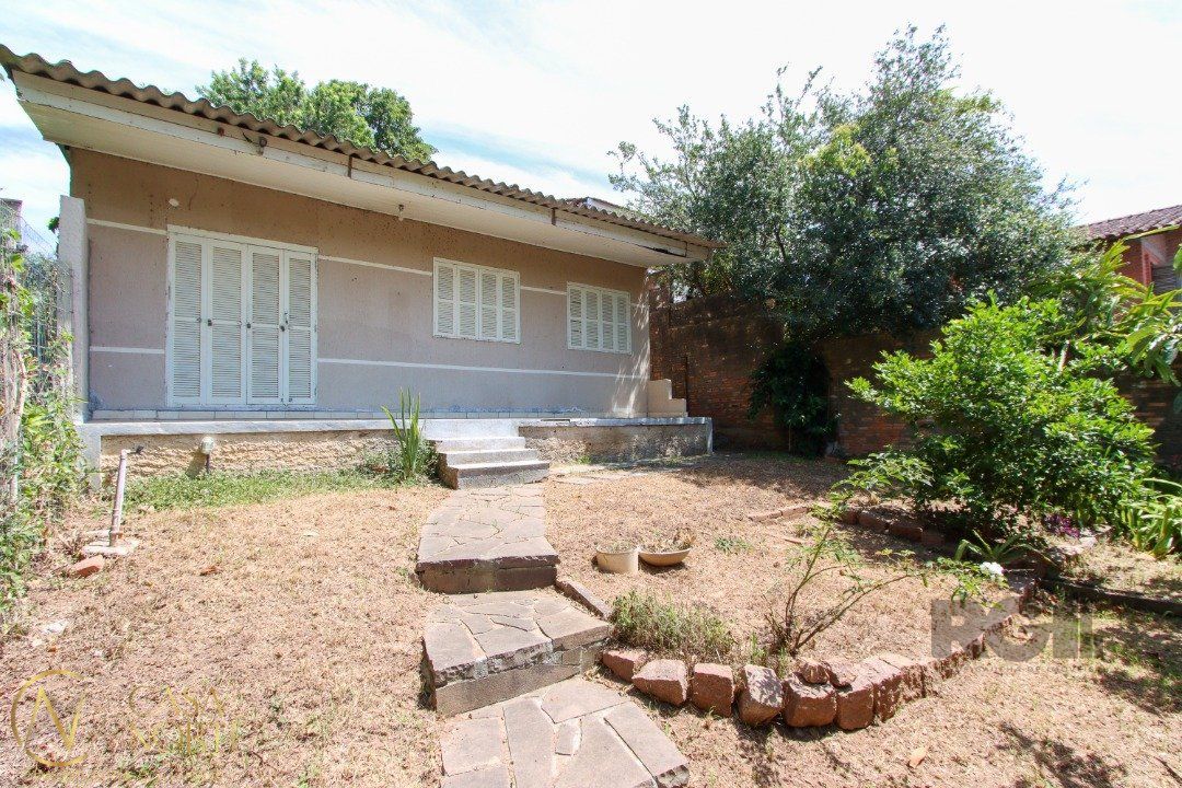 Casa à venda com 2 quartos, 109m², 1 vaga, Rua General Rondon no bairro Tristeza em Porto Alegre