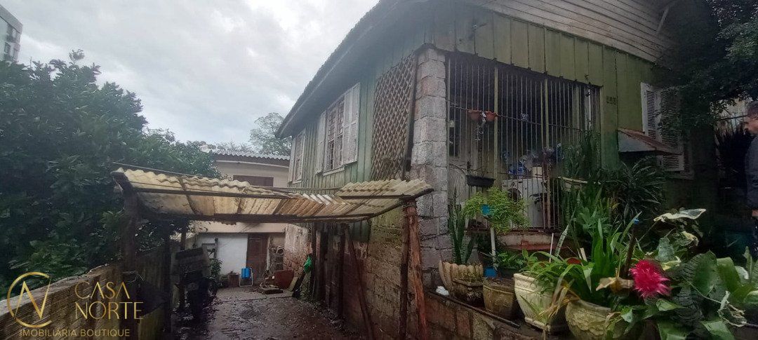 Casa à venda com 2 quartos, 180m², Rua Doutor Dias de Carvalho no bairro Tristeza em Porto Alegre
