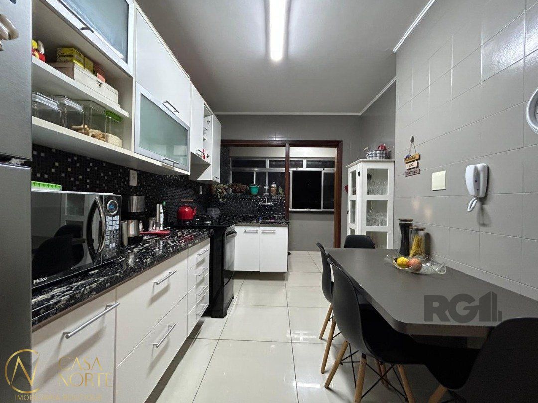 Cobertura à venda com 3 quartos, 162m², 1 suíte, 2 vagas, Rua Assunção no bairro Jardim Lindóia em Porto Alegre