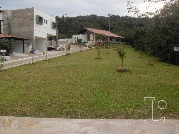 Terreno à venda  com 300m², Avenida Edgar Pires de Castro no bairro Hípica em Porto Alegre