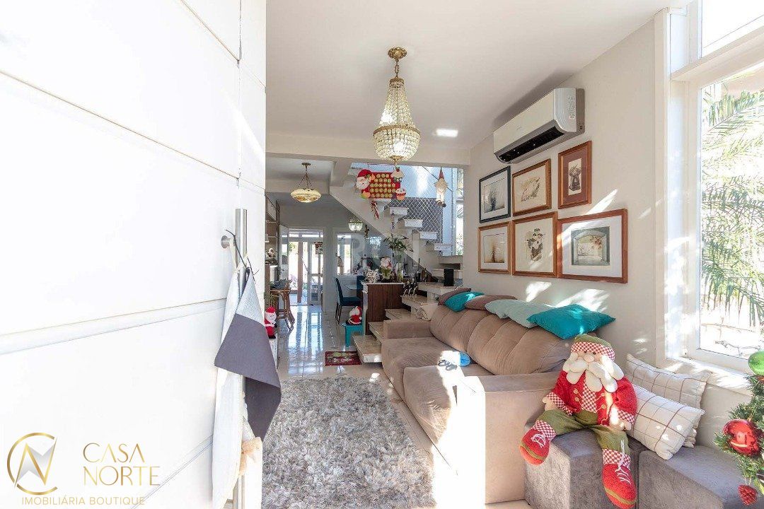 Casa à venda com 4 quartos, 173m², 3 suítes, 2 vagas, Avenida Edgar Pires de Castro no bairro Hípica em Porto Alegre