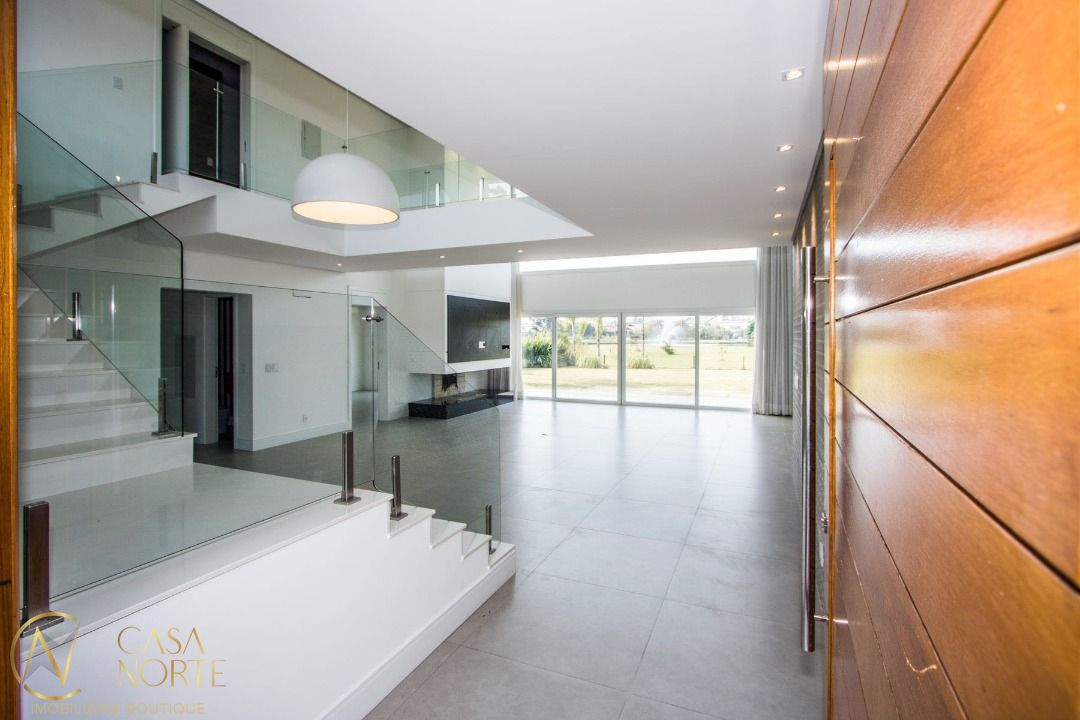 Casa de Condomínio à venda com 4 quartos, 414m², 4 suítes, 3 vagas, Avenida Juca Batista no bairro Chapéu do Sol em Porto Alegre