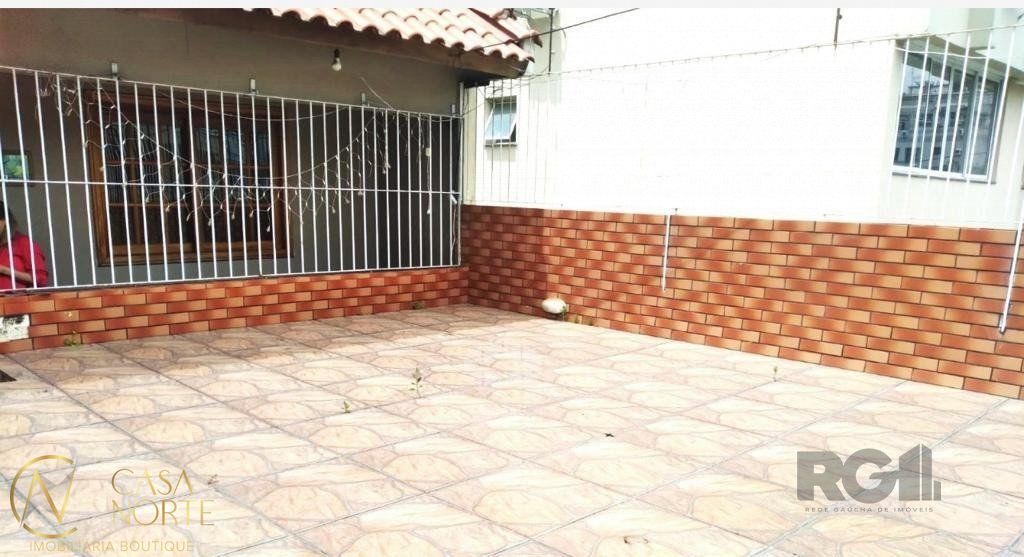 Casa à venda com 3 quartos, 200m², 1 suíte, Rua Luiz Cosme no bairro Passo da Areia em Porto Alegre