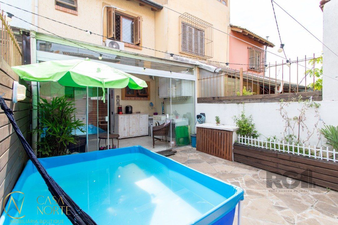 Casa à venda com 3 quartos, 99m², 1 vaga, Rua Professor Paulo Saurin no bairro Hípica em Porto Alegre