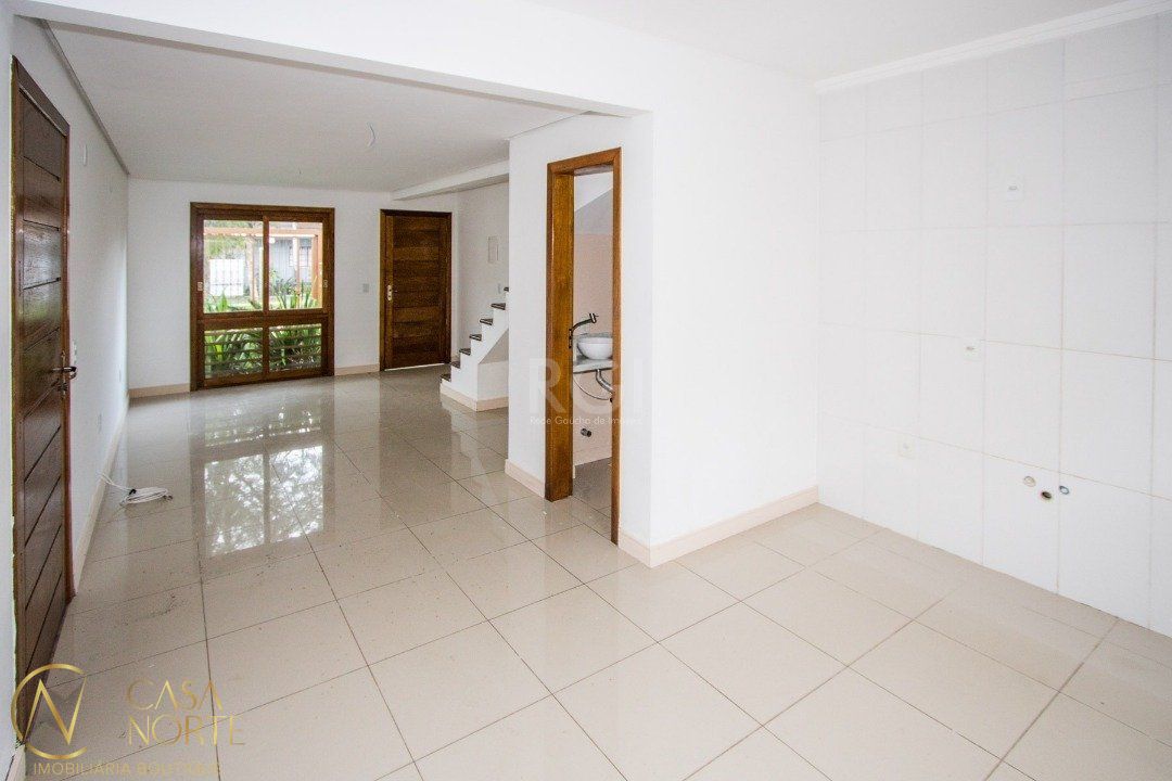 Casa à venda com 2 quartos, 79m², 2 vagas, Rua Armando Czamanski no bairro Ipanema em Porto Alegre