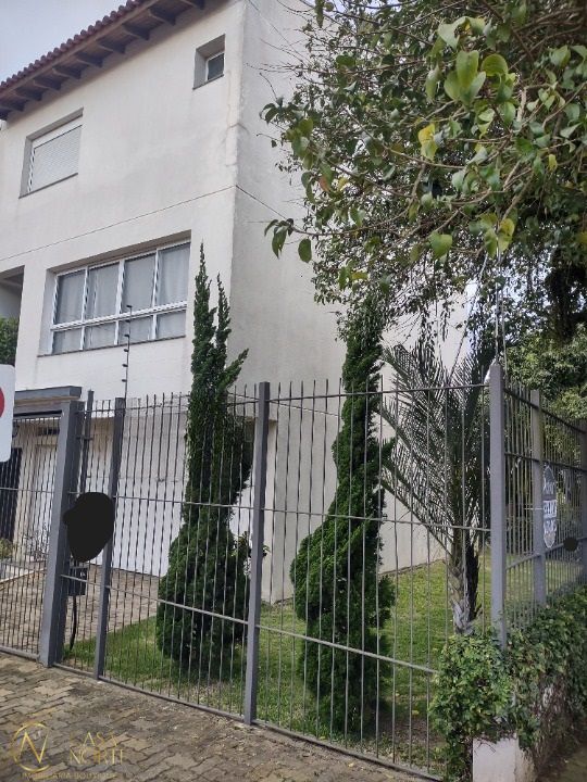 Sobrado à venda com 3 quartos, 254m², 1 suíte, 3 vagas, Rua Delfina da Cunha no bairro Camaquã em Porto Alegre