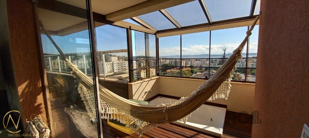 Cobertura à venda com 2 quartos, 153m², 1 suíte, 1 vaga, Rua Doutor Barcelos no bairro Tristeza em Porto Alegre