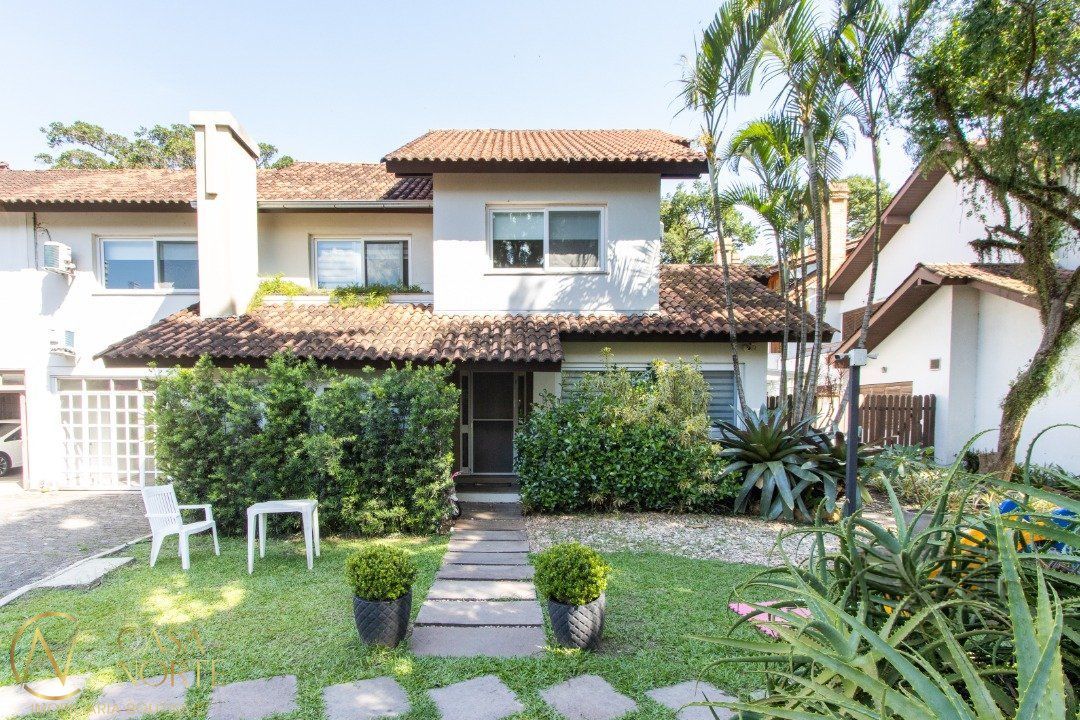 Casa de Condomínio à venda com 3 quartos, 319m², 1 suíte, 2 vagas, Rua Manoel Leão no bairro Pedra Redonda em Porto Alegre