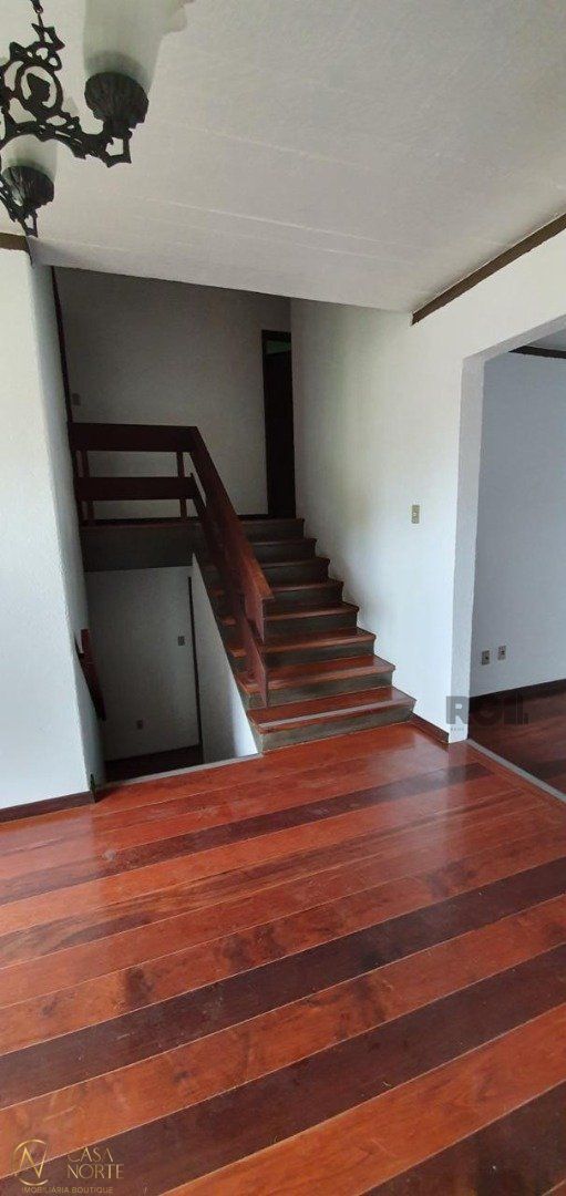 Casa à venda com 3 quartos, 270m², 1 suíte, 1 vaga, Rua Comendador José Júlio de Mello no bairro Teresópolis em Porto Alegre