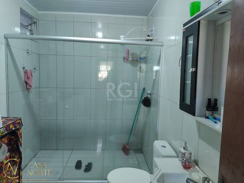 Casa à venda com 2 quartos, 156m², 3 vagas, Rua dos Biazetto no bairro Campo Novo em Porto Alegre