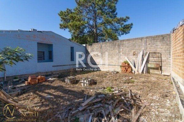 Terreno à venda  com 602m², Rua Afonso Arinos no bairro Camaquã em Porto Alegre