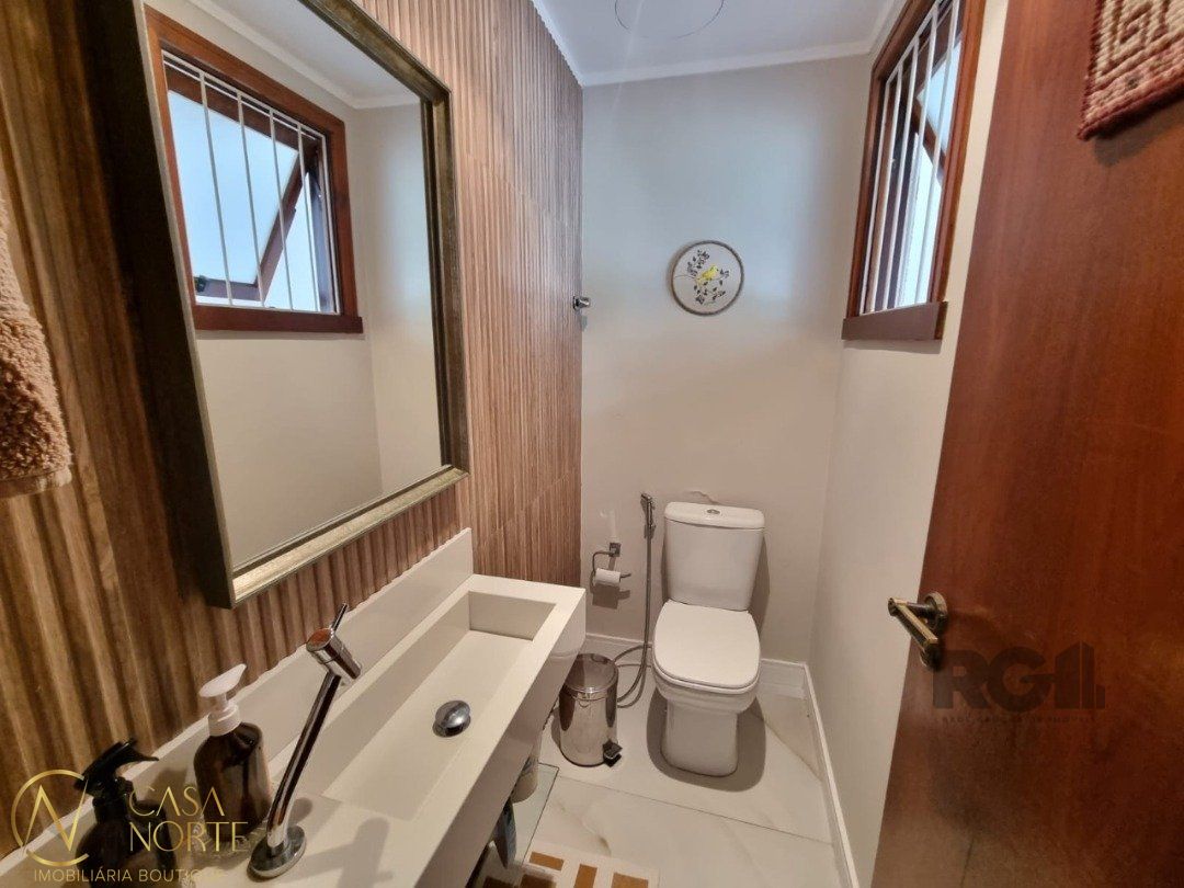 Casa de Condomínio à venda com 3 quartos, 105m², 1 suíte, 2 vagas, Avenida Eduardo Prado no bairro Cavalhada em Porto Alegre