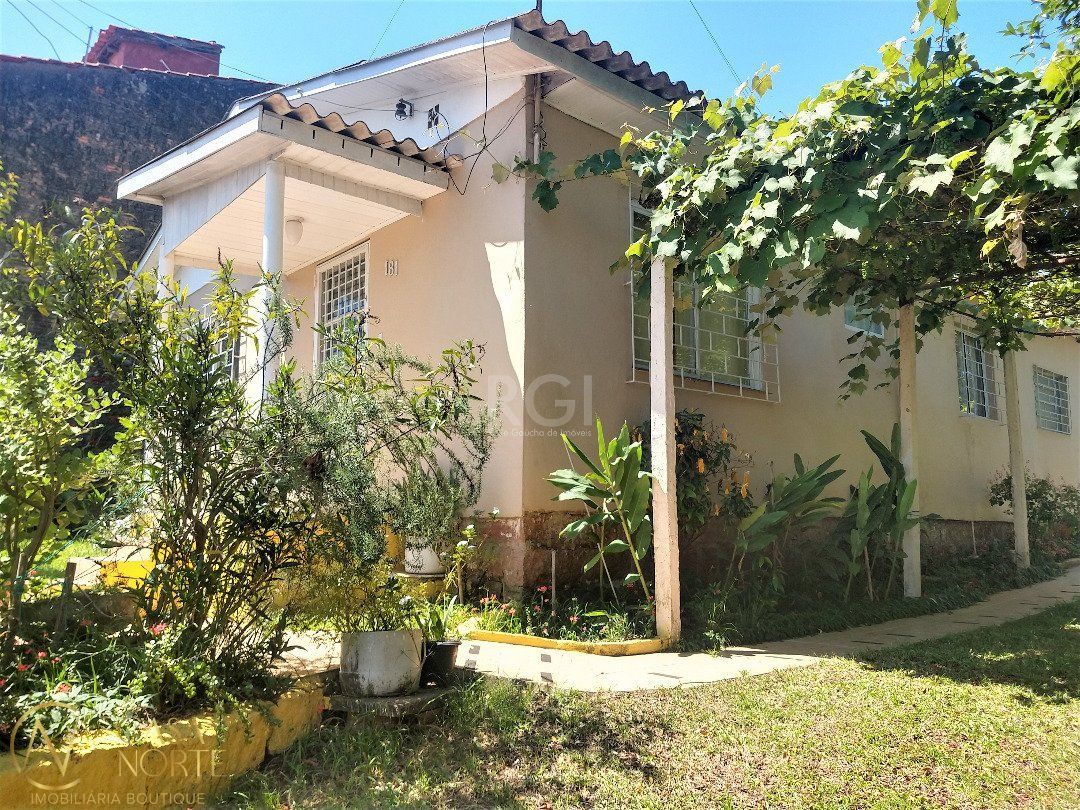 Casa à venda com 2 quartos, 81m², 4 vagas, Rua Hulda Scherer no bairro Vila Nova em Porto Alegre