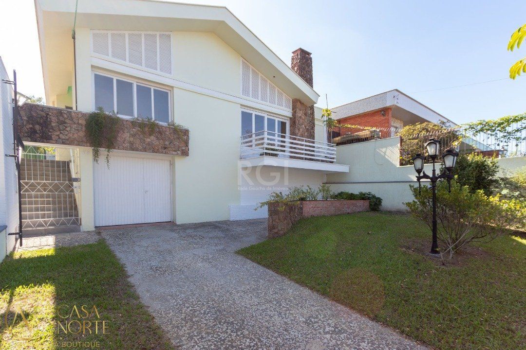 Casa à venda com 3 quartos, 174m², 1 suíte, 3 vagas, Rua Manaue no bairro Vila Assunção em Porto Alegre