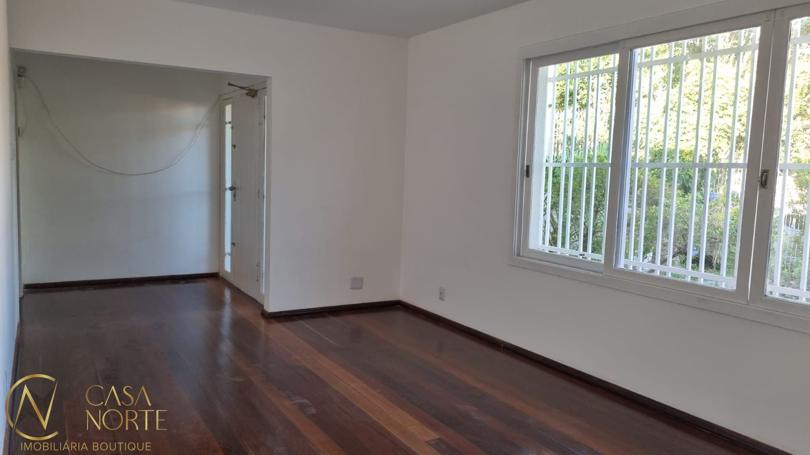 Casa à venda com 3 quartos, 250m², -4 vaga, Rua Comandai no bairro Cristal em Porto Alegre
