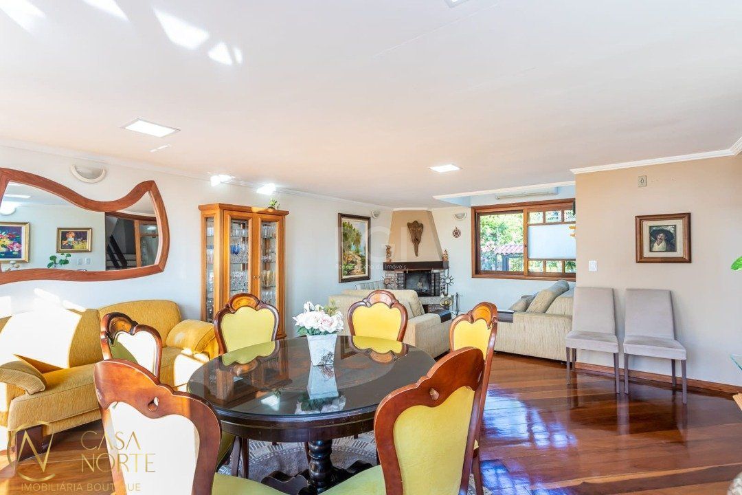 Casa à venda com 3 quartos, 246m², 1 suíte, 5 vagas, Rua Floriano Maya Davila no bairro Teresópolis em Porto Alegre