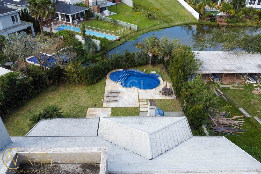 Casa de Condomínio à venda com 4 quartos, 587m², 4 suítes, 10 vagas, Avenida Juca Batista no bairro Chapéu do Sol em Porto Alegre