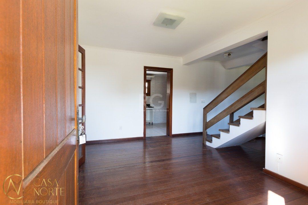 Casa à venda com 3 quartos, 154m², 1 suíte, 2 vagas, Rua Doutor Pitrez no bairro Aberta dos Morros em Porto Alegre