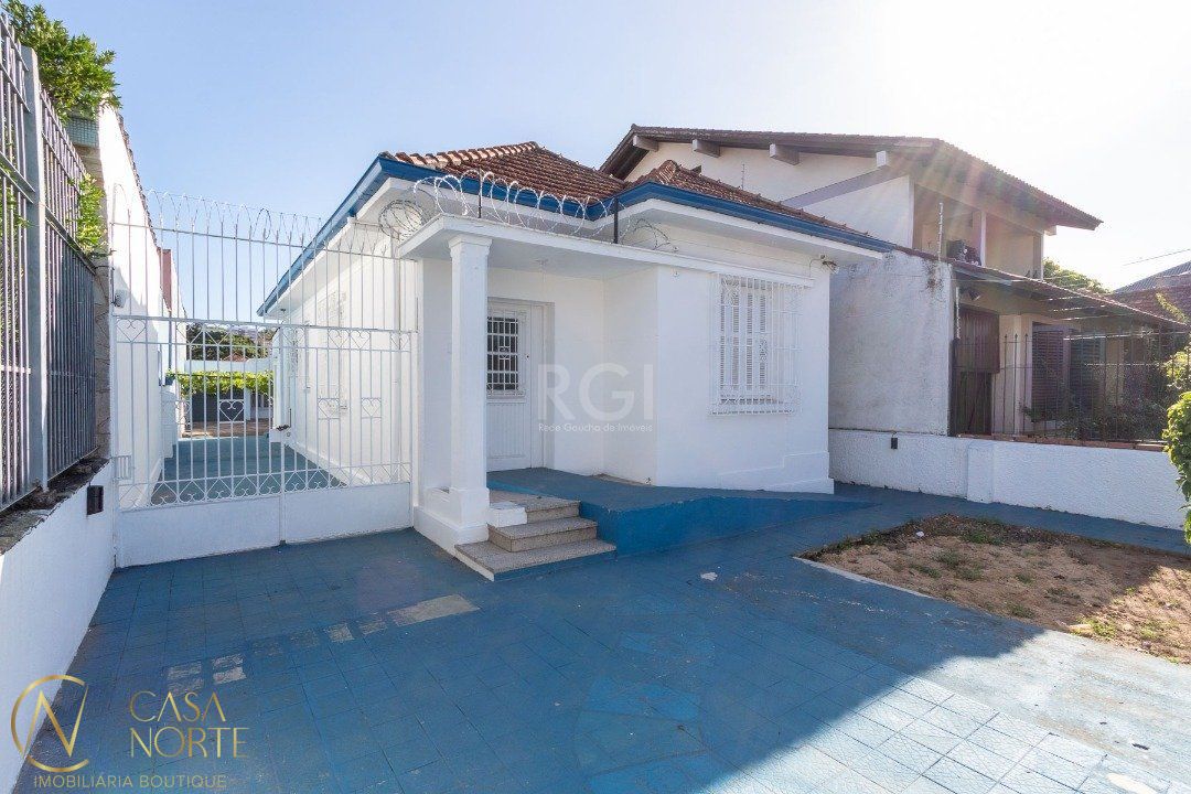 Casa à venda com 3 quartos, 180m², 3 vagas, Rua Coronel Neves no bairro Medianeira em Porto Alegre