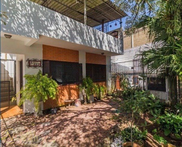 Casa à venda com 5 quartos, 274m², 1 suíte, 3 vagas, Avenida Vicente Monteggia no bairro Cavalhada em Porto Alegre