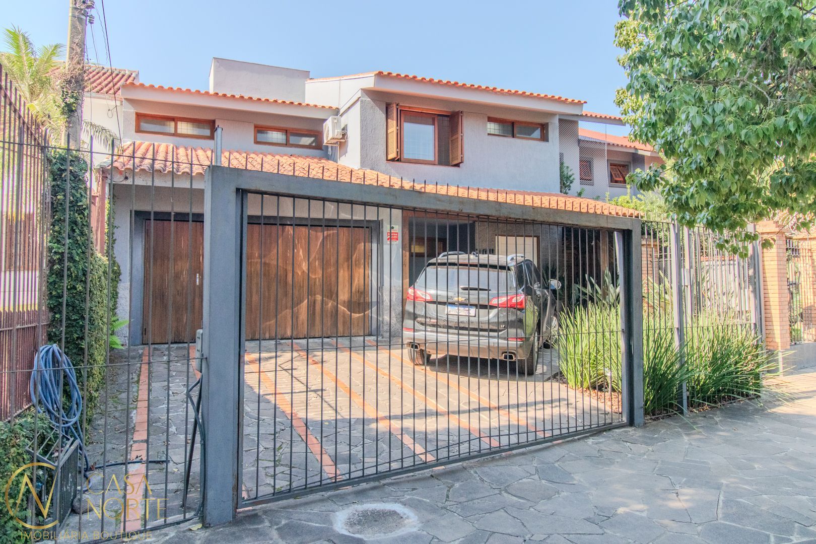 Casa à venda com 3 quartos, 410m², 3 suítes, 3 vagas, Rua Doutor João Palombini no bairro Ipanema em Porto Alegre