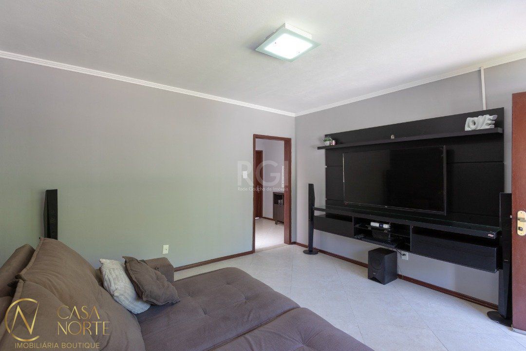 Casa à venda com 2 quartos, 110m², 1 suíte, 3 vagas, Rua Antônio Joséphino Perrone no bairro Espírito Santo em Porto Alegre