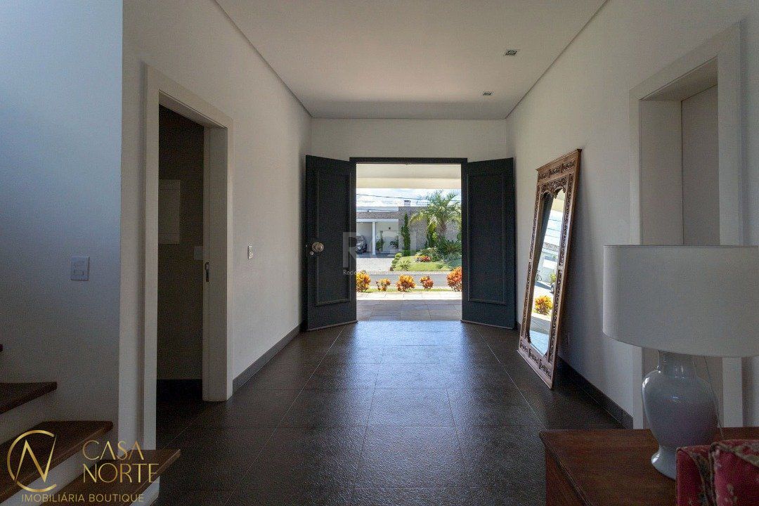 Casa de Condomínio à venda com 5 quartos, 403m², 5 suítes, 2 vagas, Avenida Juca Batista no bairro Belém Novo em Porto Alegre