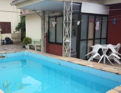 Casa à venda com 5 quartos, 330m², 1 suíte, 7 vagas, Rua Barao de Cerro Largo no bairro Menino Deus em Porto Alegre