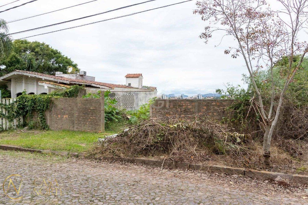 Terreno à venda  com 590m², Rua Coroados no bairro Vila Assunção em Porto Alegre