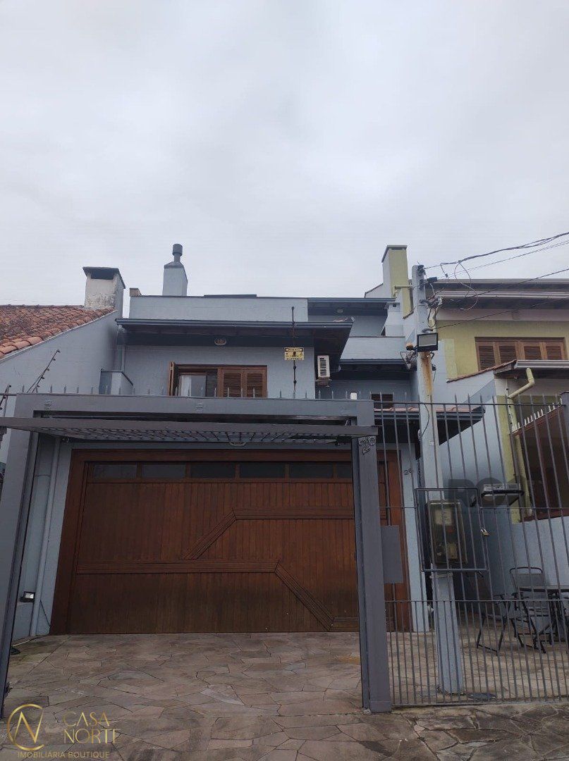 Casa à venda com 4 quartos, 201m², 1 suíte, 2 vagas, Rua Marechal Hermes no bairro Camaquã em Porto Alegre