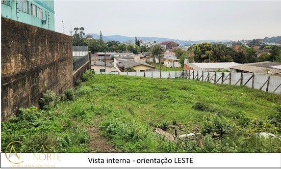 Terreno à venda  com 902m², Rua Marechal Hermes no bairro Camaquã em Porto Alegre