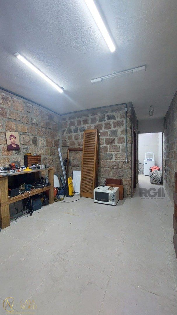 Casa à venda com 3 quartos, 147m², 1 suíte, Rua Paulo Bento Lobato no bairro Jardim Lindóia em Porto Alegre