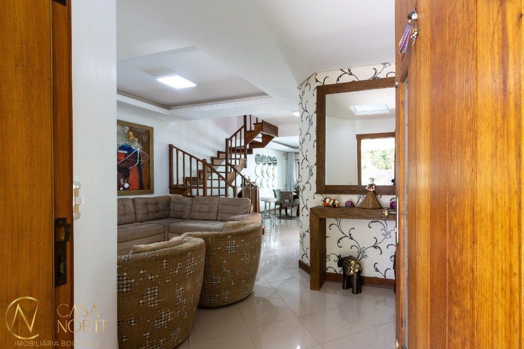 Casa à venda com 5 quartos, 222m², 1 suíte, 4 vagas, Rua Caribe no bairro Ipanema em Porto Alegre