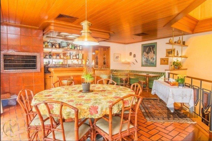 Cobertura à venda com 4 quartos, 579m², 2 suítes, 3 vagas, Rua Santo Inácio no bairro Moinhos de Vento em Porto Alegre