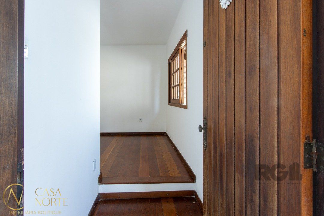 Casa à venda com 2 quartos, 89m², 1 vaga, Rua Porto Calvo no bairro Ipanema em Porto Alegre