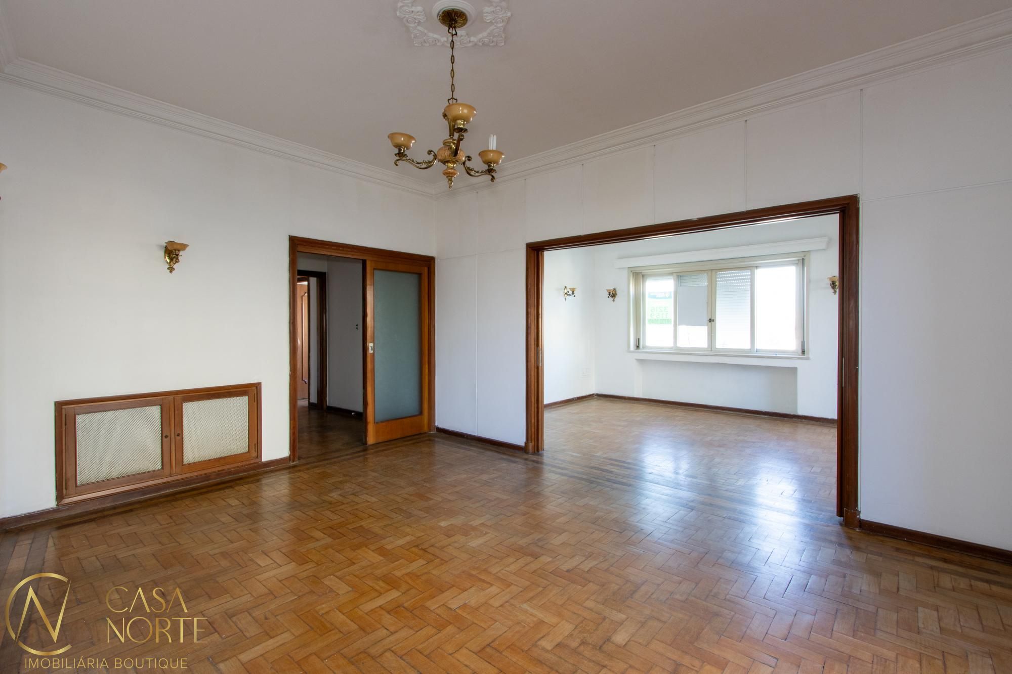 Apartamento à venda com 3 quartos, 238m², 1 suíte, 1 vaga, Avenida Cristovao Colombo no bairro Floresta em Porto Alegre