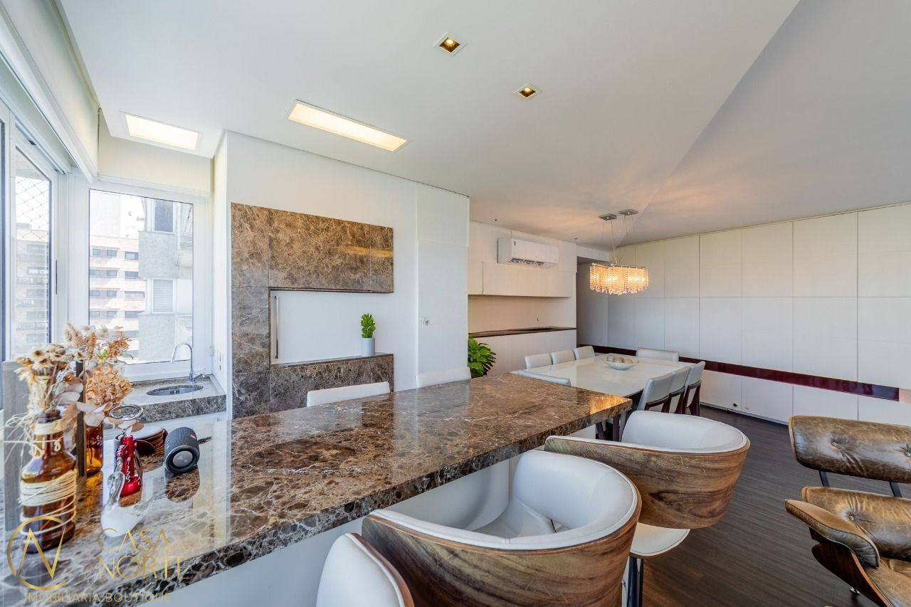 Apartamento à venda com 3 quartos, 140m², 1 suíte, 2 vagas, Avenida Luiz Manoel Gonzaga no bairro Três Figueiras em Porto Alegre