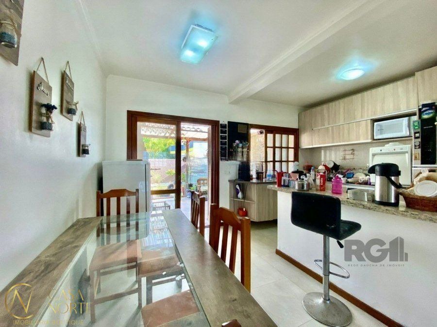 Casa à venda com 3 quartos, 105m², 1 suíte, 1 vaga, Rua Embira no bairro Hípica em Porto Alegre