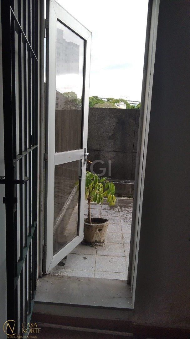 Sala Comercial à venda , 52m², Travessa Pedro Modesto Rampi no bairro Azenha em Porto Alegre