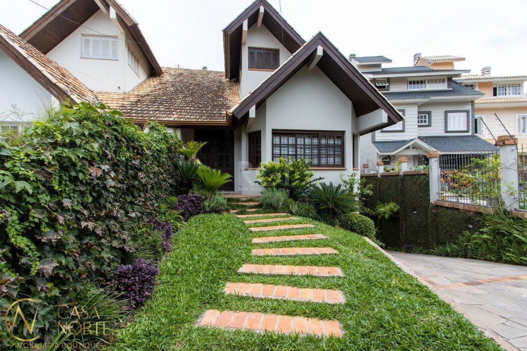 Casa à venda com 3 quartos, 329m², 3 suítes, 3 vagas, Rua Edgar Luiz Schneider no bairro Jardim Isabel em Porto Alegre