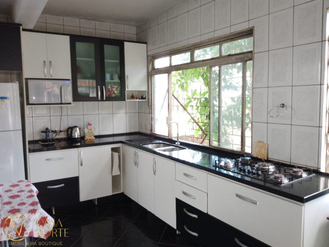 Casa à venda com 3 quartos, 114m², 1 vaga, Rua Mata Coelho no bairro Nonoai em Porto Alegre