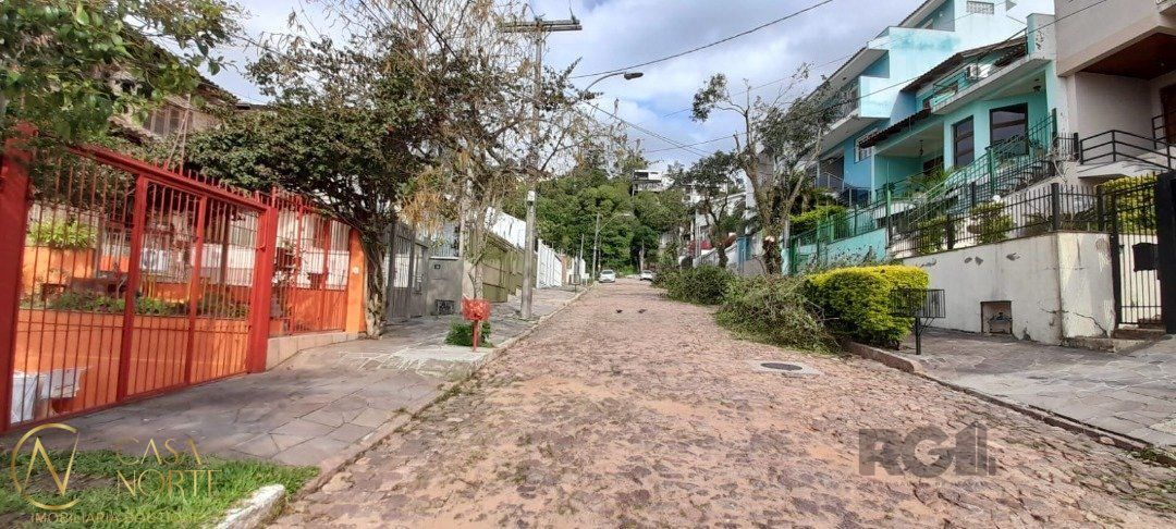 Terreno à venda , 418m², Rua Pedro Carneiro Pereira no bairro Teresópolis em Porto Alegre