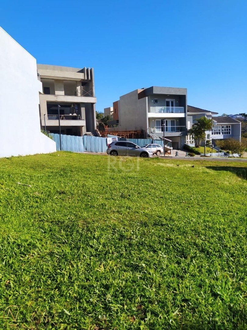 Terreno à venda  com 389m², Rua Adriano Pereira da Silva no bairro Vila Nova em Porto Alegre