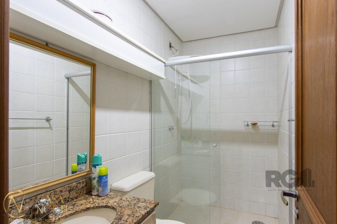 Casa de Condomínio à venda com 3 quartos, 250m², 3 suítes, 4 vagas, Avenida Juca Batista no bairro Belém Novo em Porto Alegre