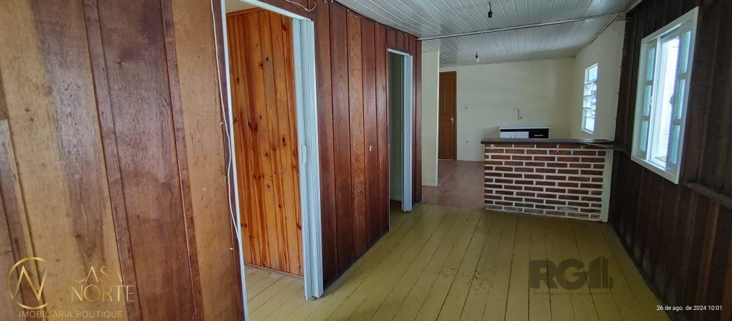 Casa à venda com 2 quartos, 63m², 2 vagas, Rua Aldrovando Leão no bairro Vila Jardim em Porto Alegre