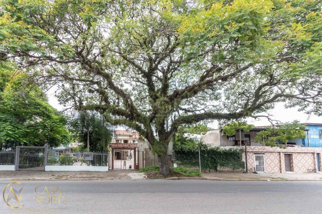 Casa à venda com 3 quartos, 161m², 3 vagas, Rua Santa Flora no bairro Nonoai em Porto Alegre